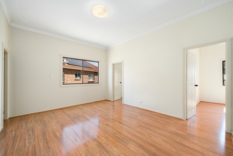 Photo - 6 Onyx Close, Bossley Park NSW 2176 - Image 4