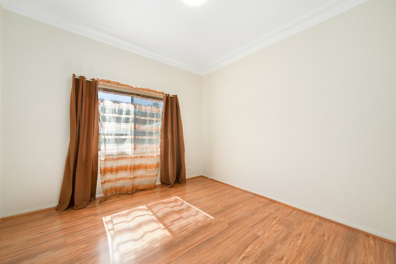 Photo - 6 Onyx Close, Bossley Park NSW 2176 - Image 5