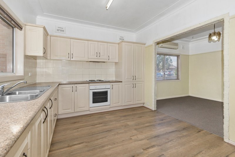Photo - 6 Orallo Avenue, Blacktown NSW 2148 - Image 2