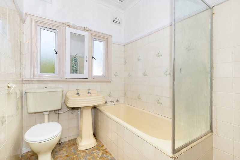 Photo - 6 Orallo Avenue, Blacktown NSW 2148 - Image 4