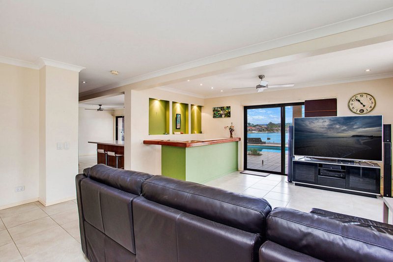 Photo - 6 Oriana Drive, Mermaid Waters QLD 4218 - Image 7