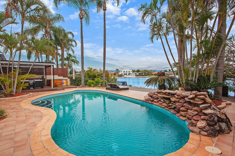 Photo - 6 Oriana Drive, Mermaid Waters QLD 4218 - Image 15