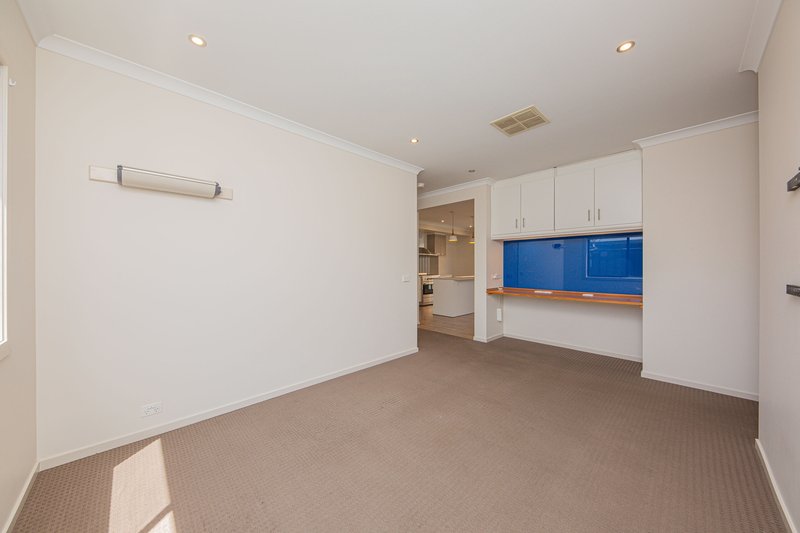 Photo - 6 Ottelia Street, Cranbourne North VIC 3977 - Image 4