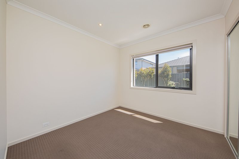 Photo - 6 Ottelia Street, Cranbourne North VIC 3977 - Image 7