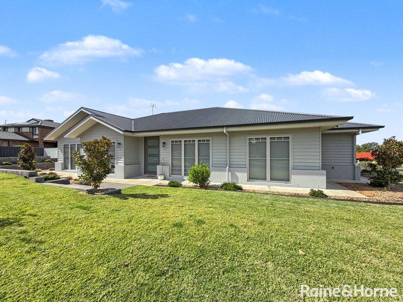 Photo - 6 Overlanders Way, Tamworth NSW 2340 - Image 1
