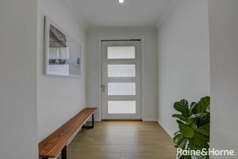 Photo - 6 Overlanders Way, Tamworth NSW 2340 - Image 2