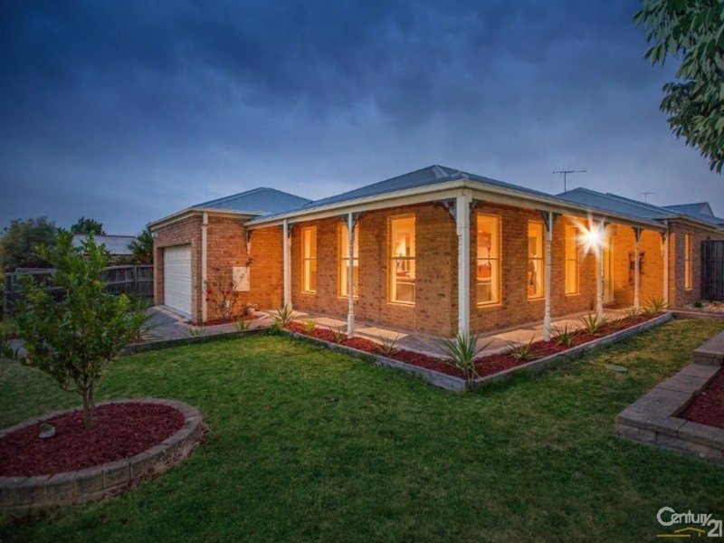 6 Oxley Drive, Pakenham VIC 3810