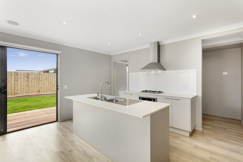 Photo - 6 Palace Road, St Leonards VIC 3223 - Image 3