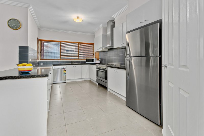 Photo - 6 Pardalote Close, South Morang VIC 3752 - Image 2