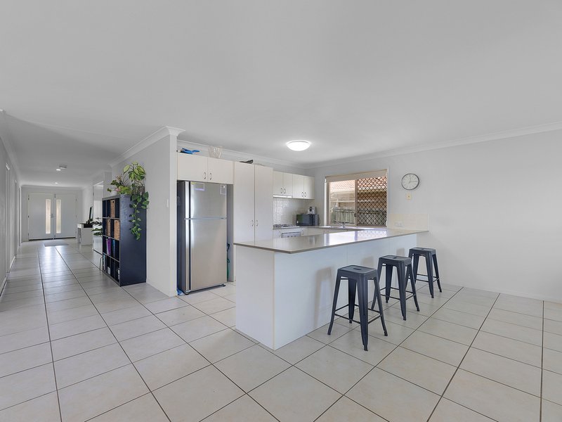 Photo - 6 Patricia Place, Redbank Plains QLD 4301 - Image 4