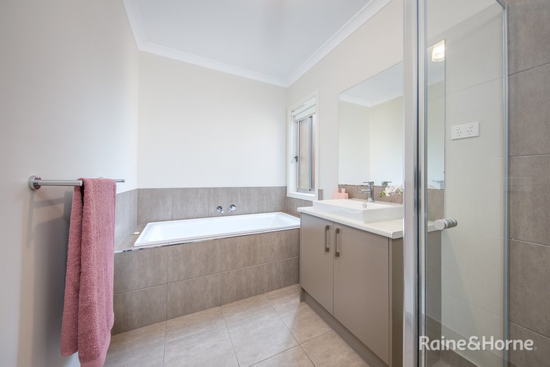 Photo - 6 Peak Road, Greenvale VIC 3059 - Image 13