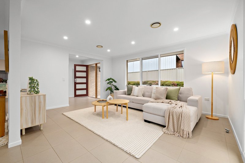 Photo - 6 Peeler Place, Gowrie ACT 2904 - Image 3