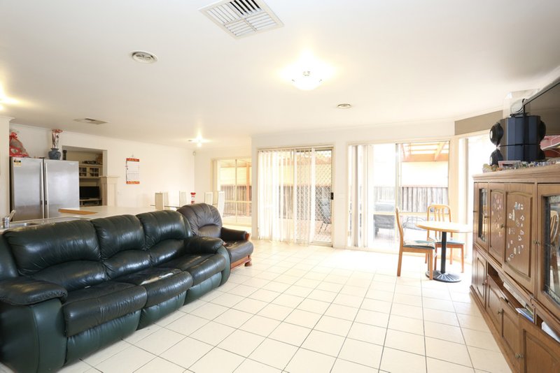 Photo - 6 Pegasus Court, Roxburgh Park VIC 3064 - Image 6