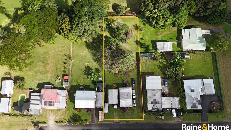 Photo - 6 Penda Street, Goondi Bend QLD 4860 - Image 3