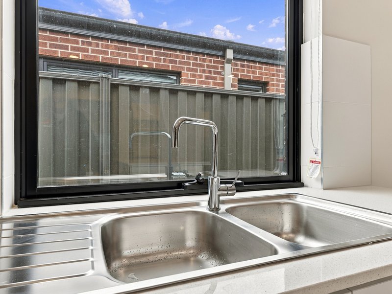 Photo - 6 Pepperidge Drive, Tarneit VIC 3029 - Image 4