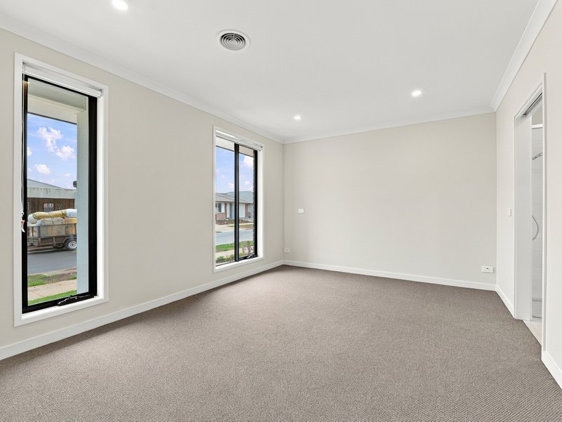 Photo - 6 Pepperidge Drive, Tarneit VIC 3029 - Image 9
