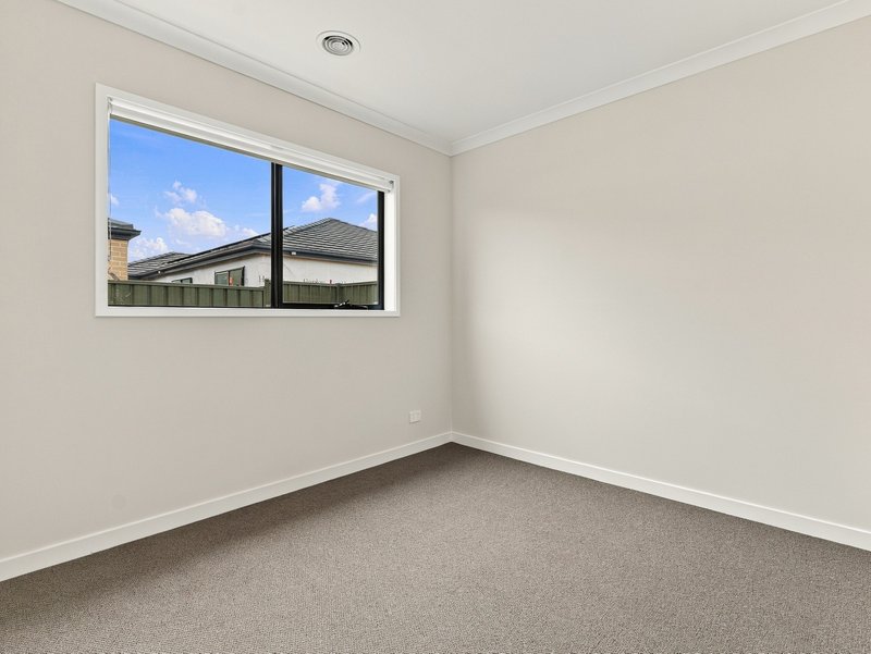 Photo - 6 Pepperidge Drive, Tarneit VIC 3029 - Image 11