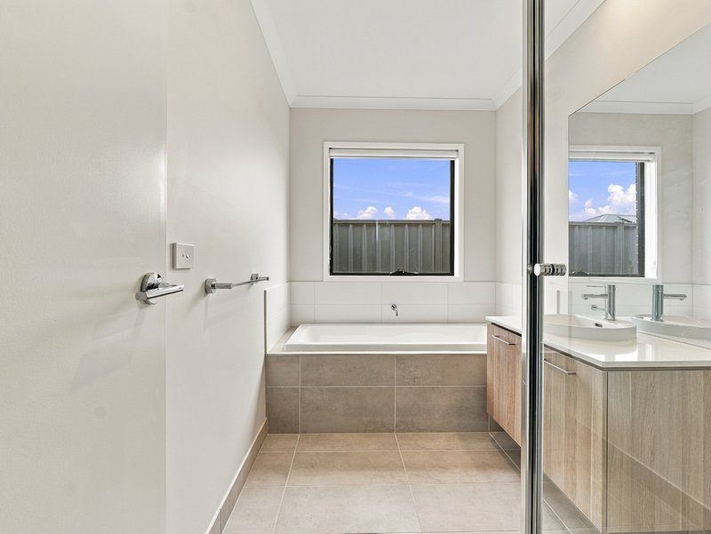 Photo - 6 Pepperidge Drive, Tarneit VIC 3029 - Image 20