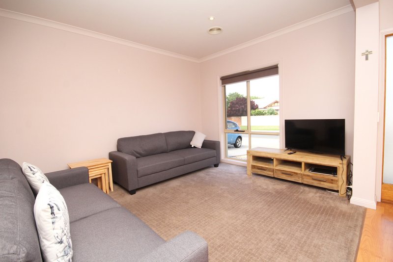 Photo - 6 Percy Street, Horsham VIC 3400 - Image 2