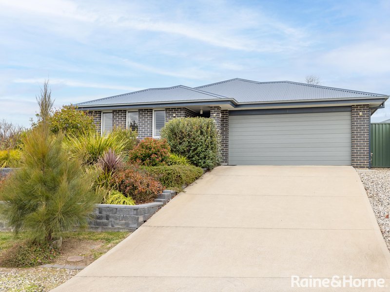 6 Phillip Street, Llanarth NSW 2795