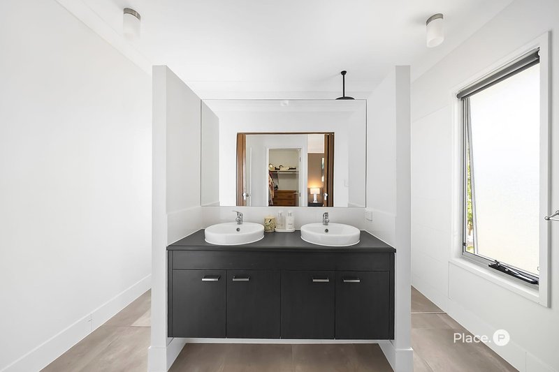 Photo - 6 Pine Place, Upper Kedron QLD 4055 - Image 9