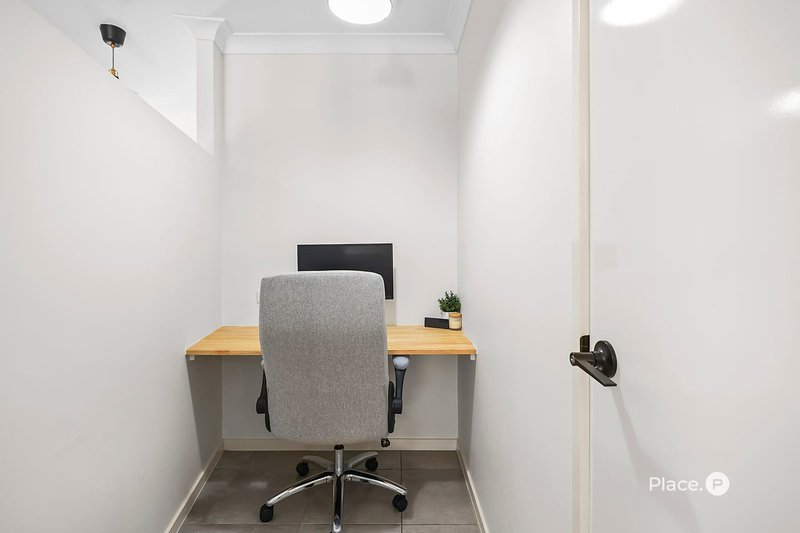 Photo - 6 Pine Place, Upper Kedron QLD 4055 - Image 16