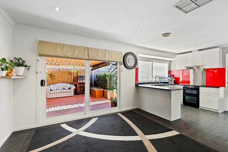 Photo - 6 Pine Vale Court, Epping VIC 3076 - Image 3