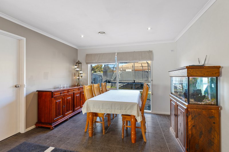 Photo - 6 Pine Vale Court, Epping VIC 3076 - Image 5