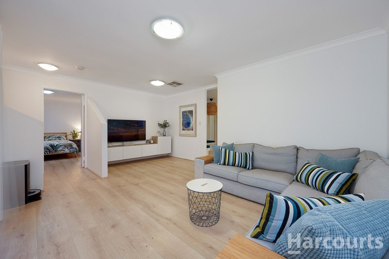 Photo - 6 Pinta Lane, Currambine WA 6028 - Image 2