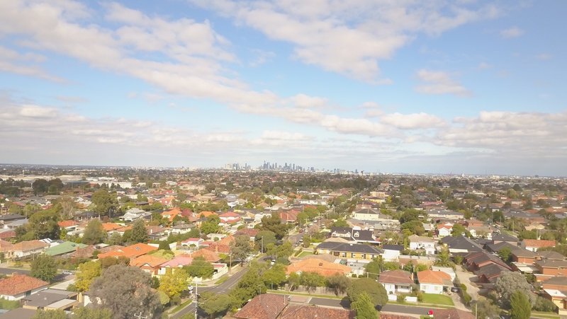 Photo - 6 Plymouth Avenue, Pascoe Vale VIC 3044 - Image 3