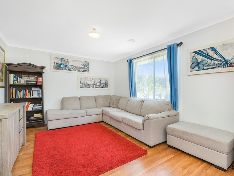 Photo - 6 Poorinda Rise, Narre Warren VIC 3805 - Image 3