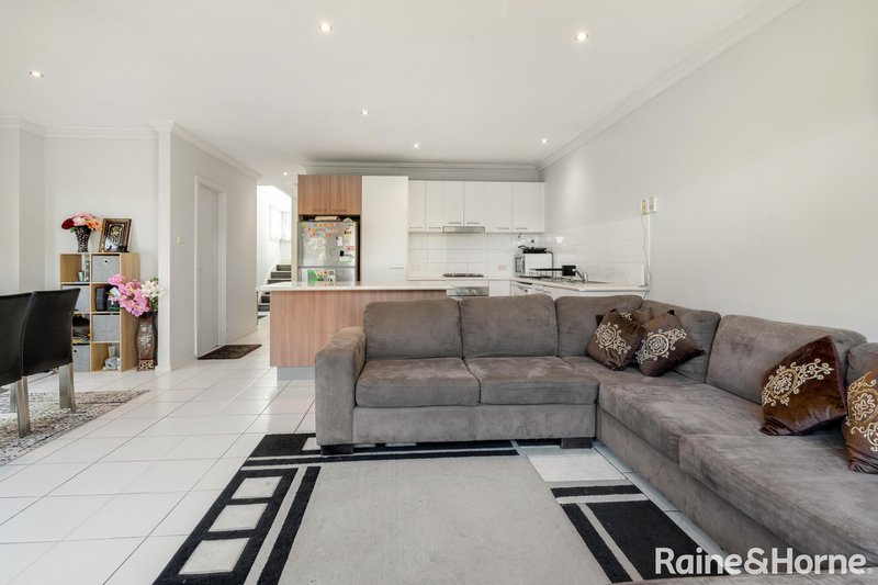 Photo - 6 Portland Place, Roxburgh Park VIC 3064 - Image 2