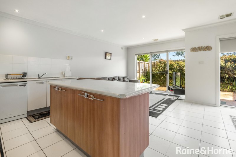 Photo - 6 Portland Place, Roxburgh Park VIC 3064 - Image 3