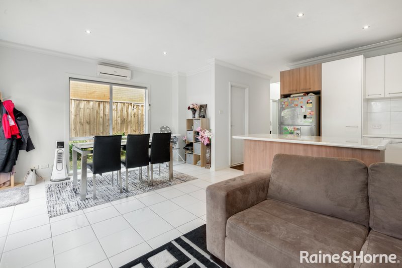 Photo - 6 Portland Place, Roxburgh Park VIC 3064 - Image 6