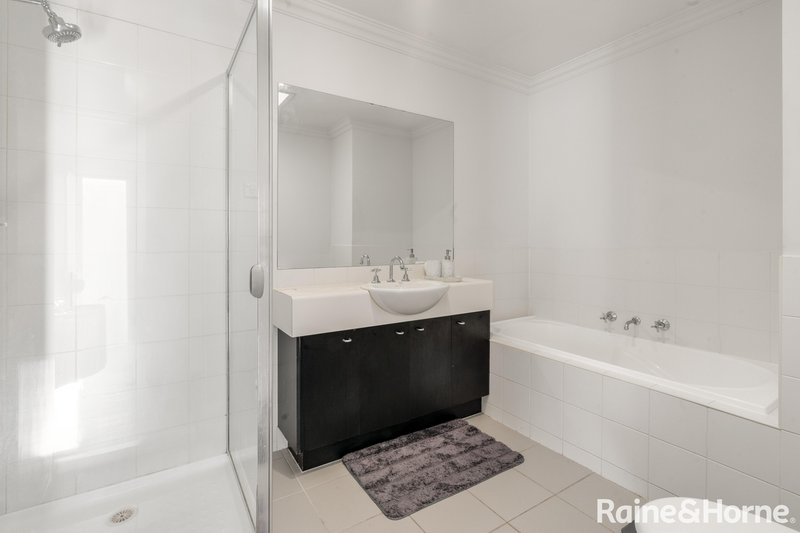 Photo - 6 Portland Place, Roxburgh Park VIC 3064 - Image 9