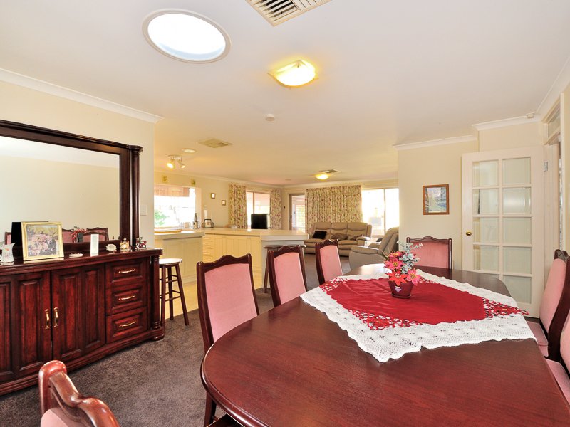 Photo - 6 Portsea Place, Cooloongup WA 6168 - Image 3