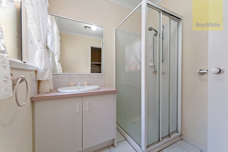 Photo - 6 Prentice Court, Roxburgh Park VIC 3064 - Image 5