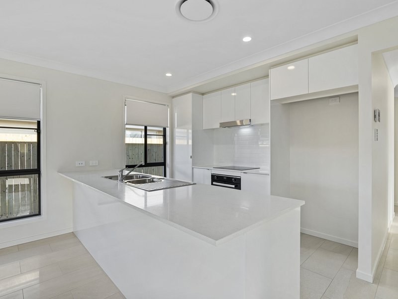 Photo - 6 Prestwood Street, Logan Reserve QLD 4133 - Image 4