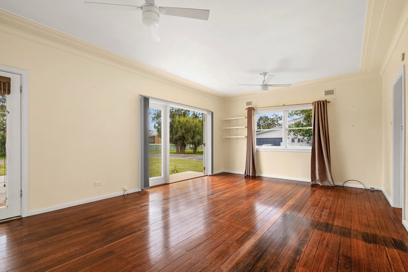 Photo - 6 Pyang Avenue, Davistown NSW 2251 - Image 6