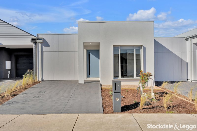 Photo - 6 Quarter Way, Donnybrook VIC 3064 - Image 1