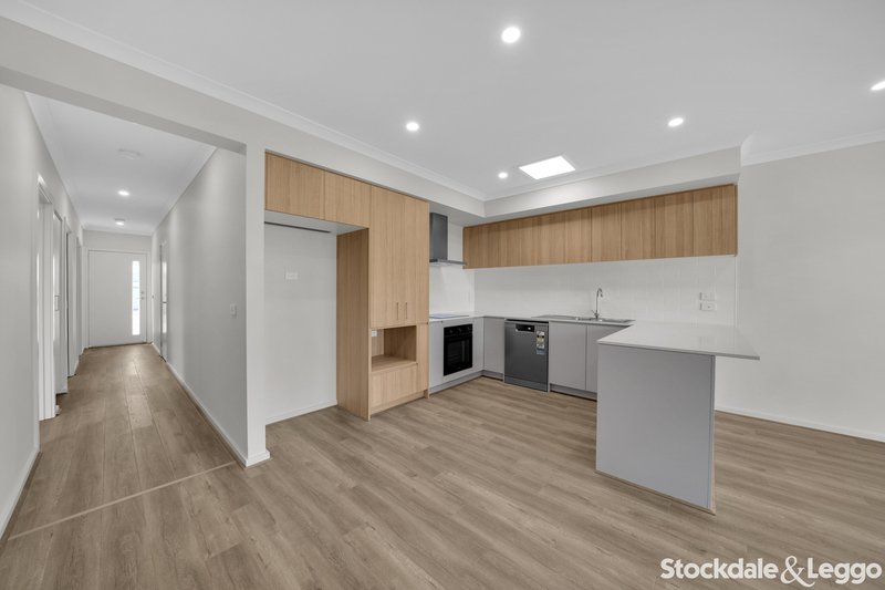 Photo - 6 Quarter Way, Donnybrook VIC 3064 - Image 5