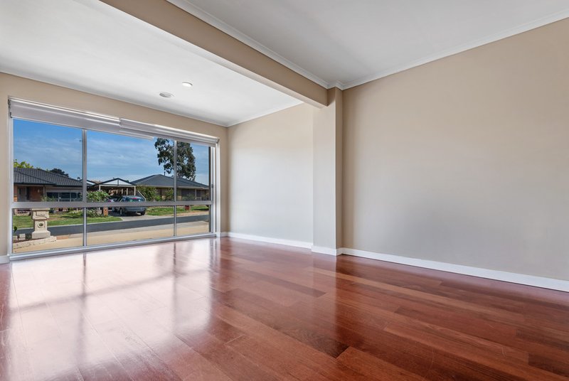 Photo - 6 Quartz Street, Delahey VIC 3037 - Image 2