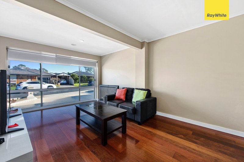 Photo - 6 Quartz Street, Delahey VIC 3037 - Image 3