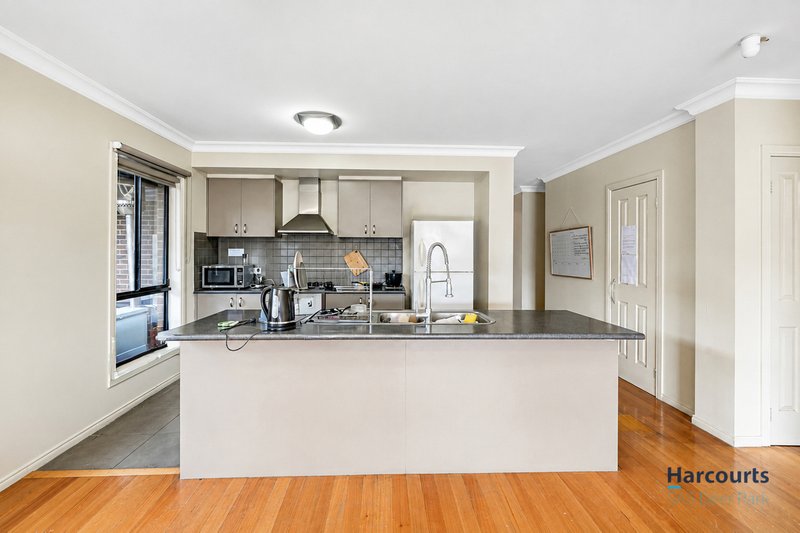Photo - 6 Quartz Way, Tarneit VIC 3029 - Image 3