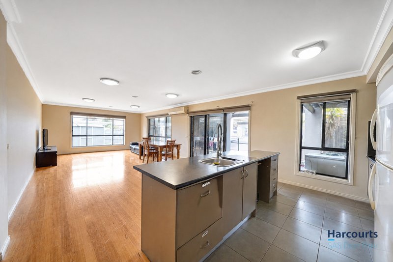 Photo - 6 Quartz Way, Tarneit VIC 3029 - Image 5