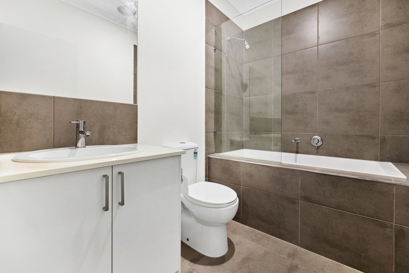 Photo - 6 Raffles Walk, Werribee VIC 3030 - Image 6