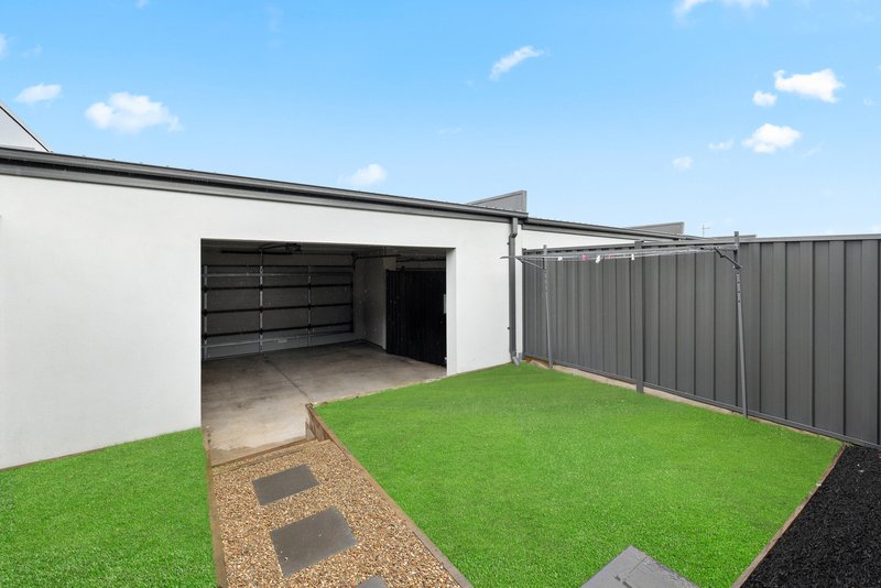 Photo - 6 Raffles Walk, Werribee VIC 3030 - Image 9