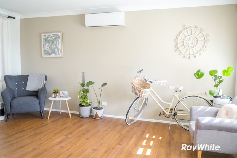 Photo - 6 Raht Place, Doonside NSW 2767 - Image 3