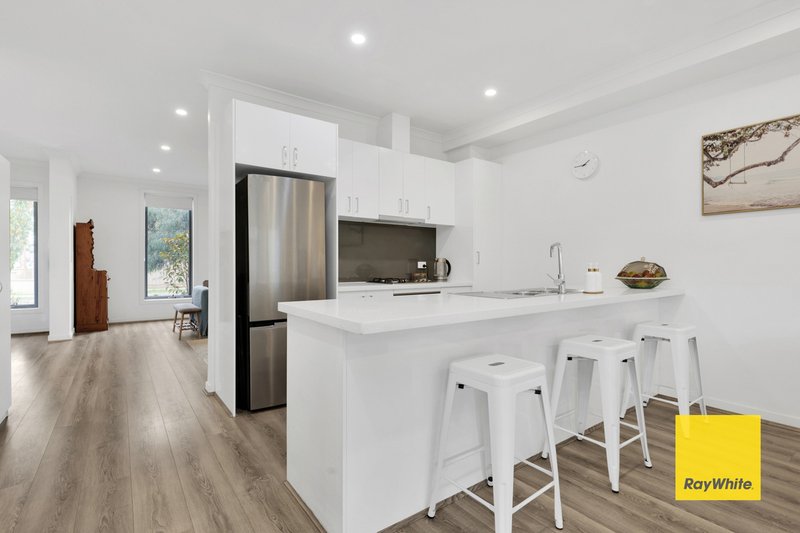 Photo - 6 Raimo Place, Doreen VIC 3754 - Image 3
