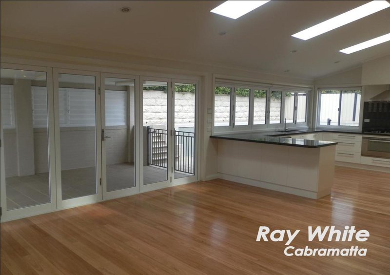 Photo - 6 Rainham Circuit, West Hoxton NSW 2171 - Image 4